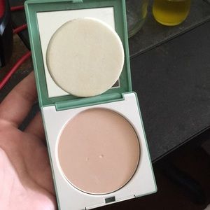 NWOT Powder Makeup💕